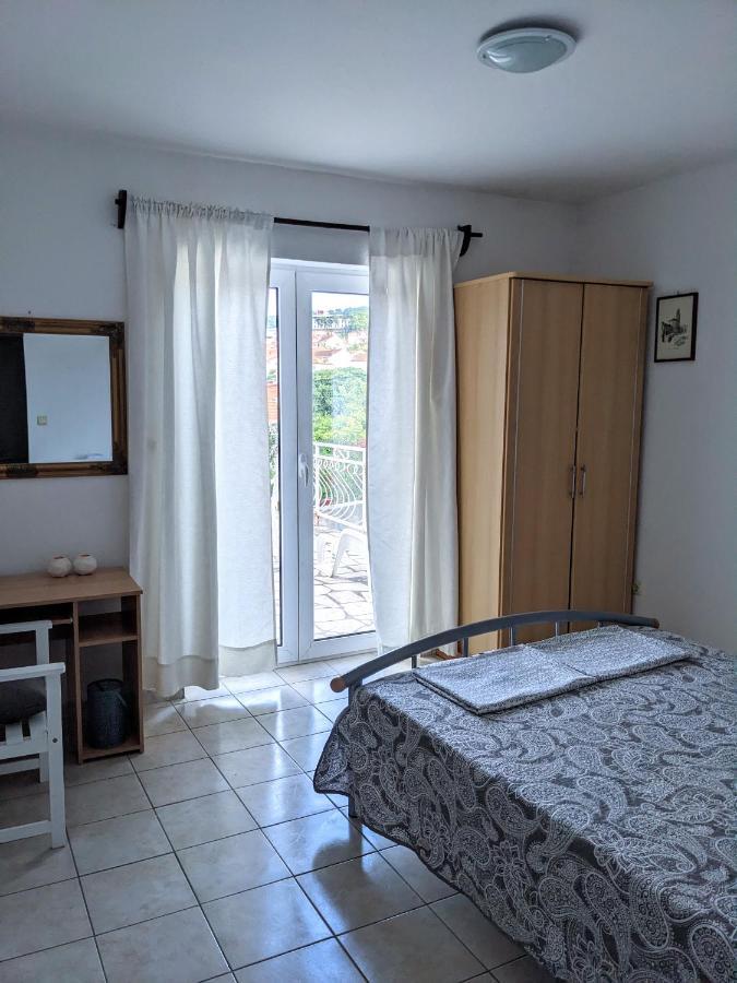 Central Studio Apartments & Dormitory Rooms Supetar Zewnętrze zdjęcie