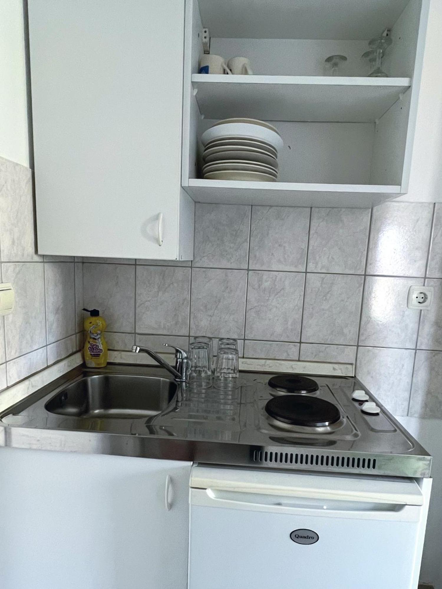 Central Studio Apartments & Dormitory Rooms Supetar Zewnętrze zdjęcie