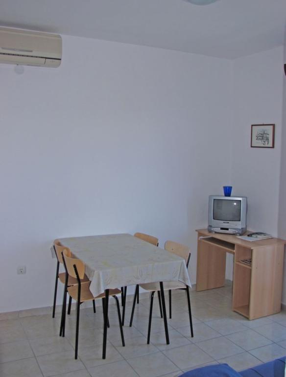 Central Studio Apartments & Dormitory Rooms Supetar Zewnętrze zdjęcie